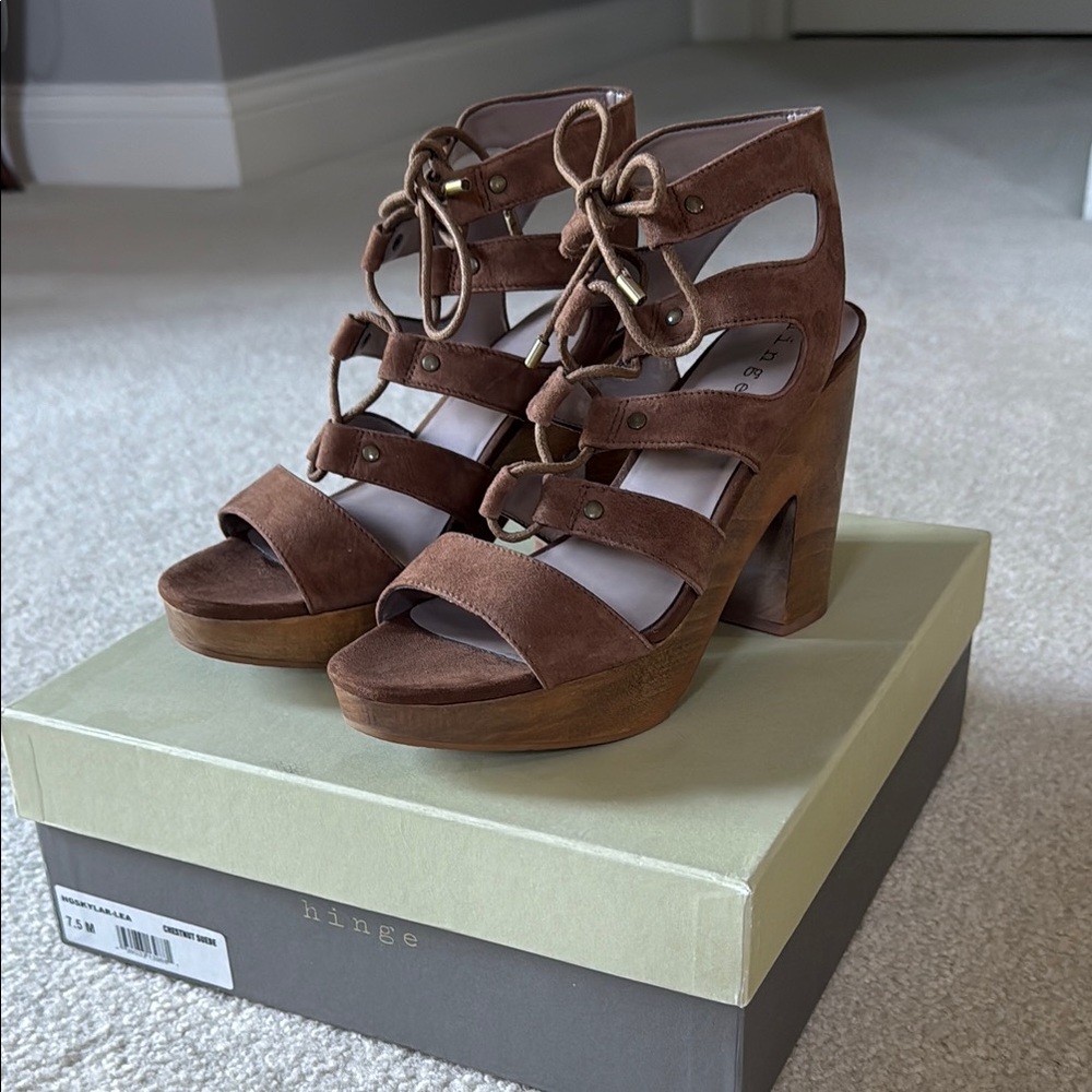 Hinge Brown Block Heel Sandals in Chestnut Suede size 7.5